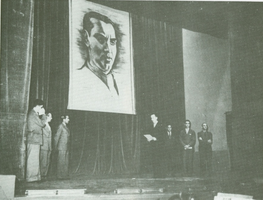 Παρίσι, 1937. Στο B Διεθνές Συνέδριο των Συγγραφέων εναντίον του Πολέμου και του Φασισμού.