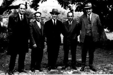 23/10/1963. Aπό αριστερά ο Μάριος Χάκκας και στο άλλο άκρο ο αδερφός του, Σπύρος.