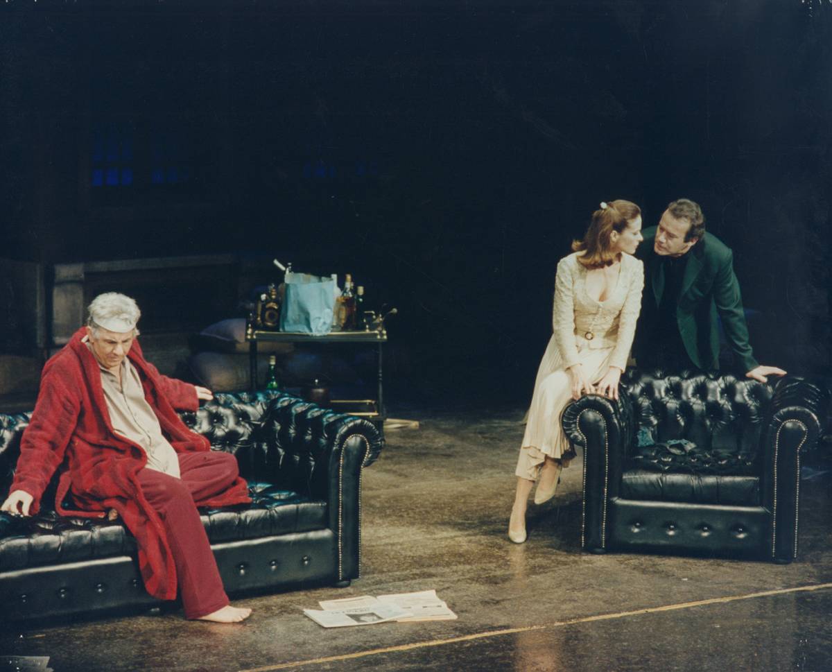 Ρινόκερος Εθνικό Θέατρο: Κεντρική Σκηνή, 1997