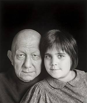 Ο Κορνήλιος Καστοριάδης με την κόρη του Κυβέλη, 1991 | Copyright     © 2022 Mariana Cook | Πηγή: https://www.moma.org