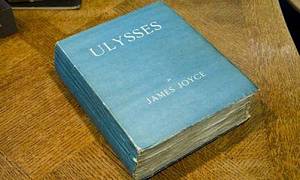 Το εξώφυλλο της πρώτης έκδοσης του Οδυσσεα, η οποία πουλήθηκε σε δημοπρασία στην τιμή των 275.000 αγγλικών λιρών.