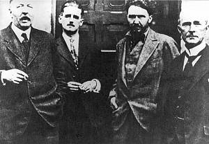Από αριστερά: Τζαίημς Τζόυς, Φορντ Μάντοξ Φορντ, Έζρα Πάουντ και Τζον Κουίν, 1923.